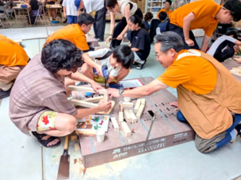 親子124組が三線やいす作りに挑戦 うるま市で手づくり広場