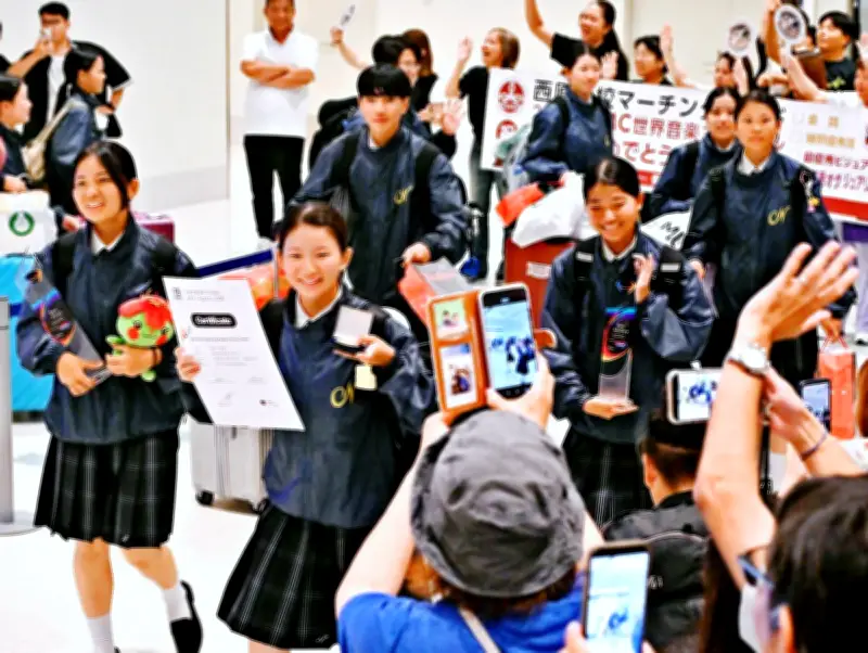 西原高校マーチングバンド「世界2位」で帰沖、那覇空港に出迎え
