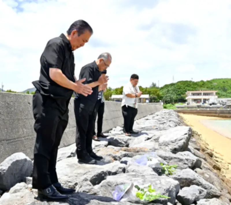 辺野古沖転覆事故で県議会議長らが追悼、再発防止へ