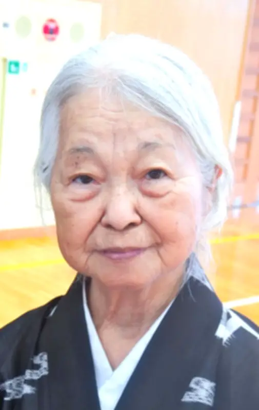 与勝第二中で平和集会 天願さんが絵本読み聞かせ うるま