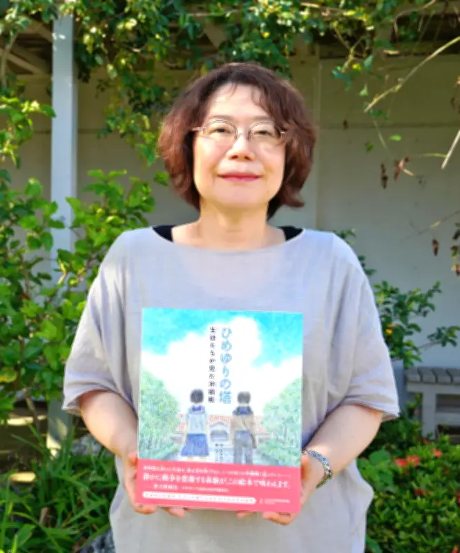 絵本「ひめゆりの塔」発売 資料館の展示を疑似体験