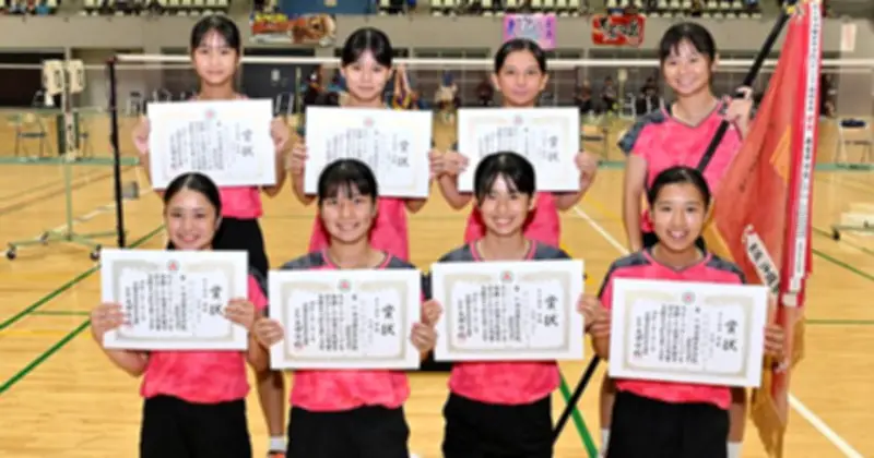 琉球JCB、バドミントン男女V 県中学総体で初の同時優勝