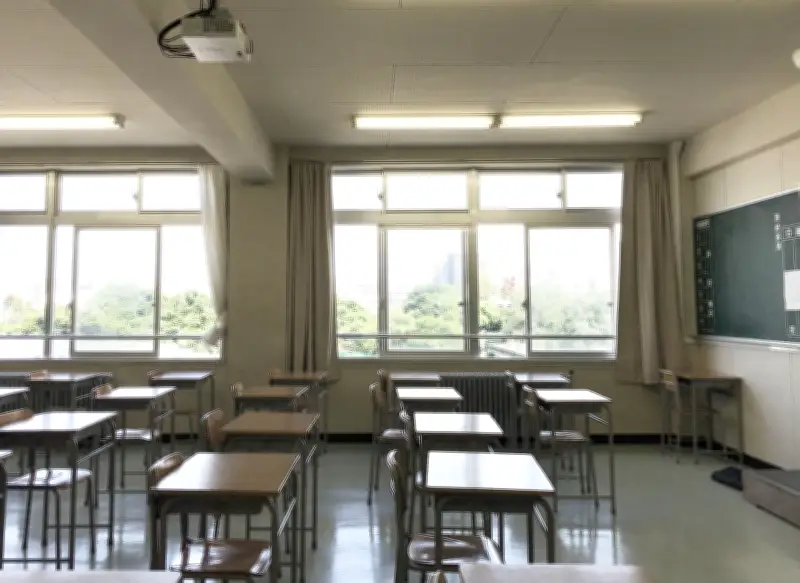教諭が生徒4人に平手打ち、教頭は酒気帯び運転 県教委が懲戒処分