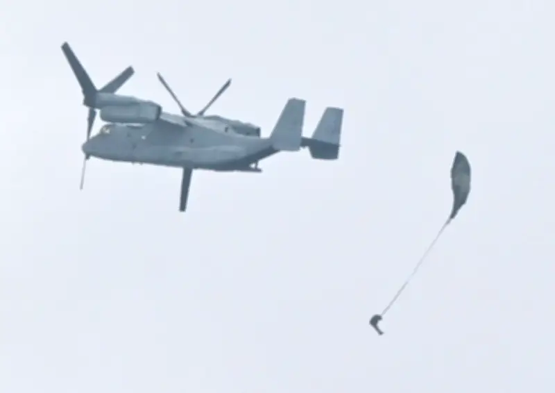 米軍、辺野古沖で17年ぶりパラシュート降下訓練 住民不安