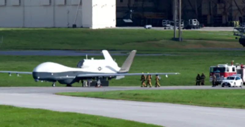 米軍嘉手納基地にMQ4Cトライトンが緊急着陸、南側滑走路を約45分閉鎖