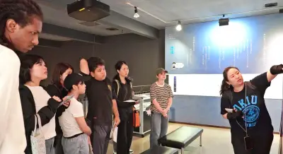 沖国大留学生、対馬丸記念館で沖縄戦学ぶ 宇久田さんがやさしい日本語で案内