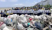 大成建設と協力企業が浦添西海岸を清掃、約90人が参加しトラック数台分のごみ収集