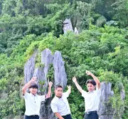 本部中に巨大シーサー　卒業生が制作、生徒見守る