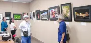ハイサイフォトクラブ第11回写真展 沖縄市役所で開催 自然や行事を活写