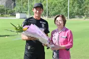槙野智章監督率いるJ2藤枝、うるま市で初合宿 歓迎セレモニー