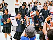 西原高校マーチングバンド「世界2位」で帰沖、那覇空港に出迎え