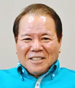 与那原町議会の当真聡議長、ゴルフバッグ担ぎ空港で冷や汗