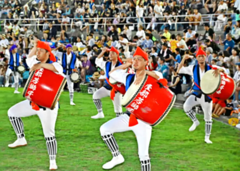 第36回名護市青年エイサー祭り、超満員の会場で演舞披露