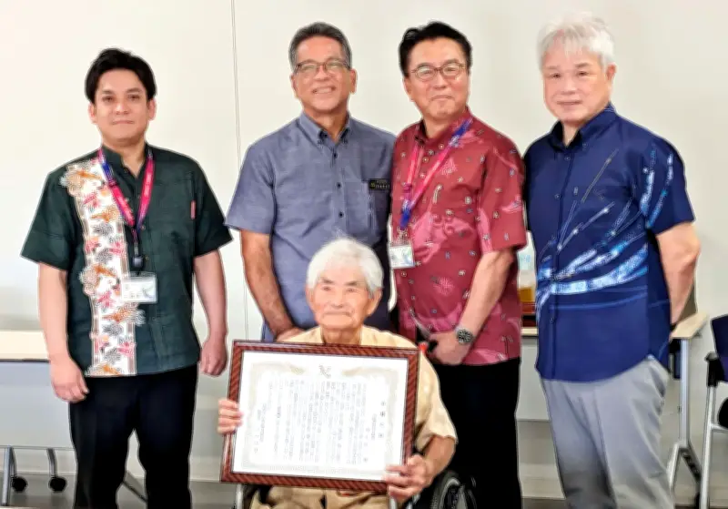 82年前の学童疎開、宮崎の学校の「在籍之証」が93歳男性に贈られる