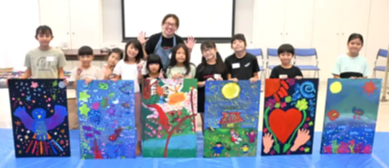 児童１１人が描く平和の巨大絵本　沖縄平和賞キックオフイベント