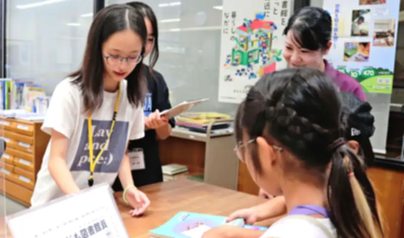 夏休み企画「一日こども図書館員」石垣市立図書館で開催