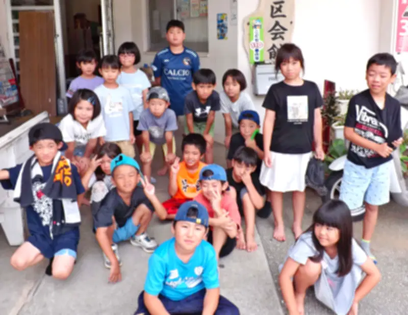夏休みの宿題頑張るぞ！ 名護・東江公民館の学童に児童１９人