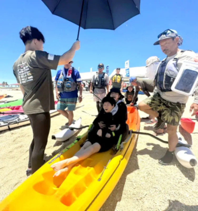 障がい児ら海遊び楽しむ　豊見城のビーチで「海あしびなーSUNフェスタ」