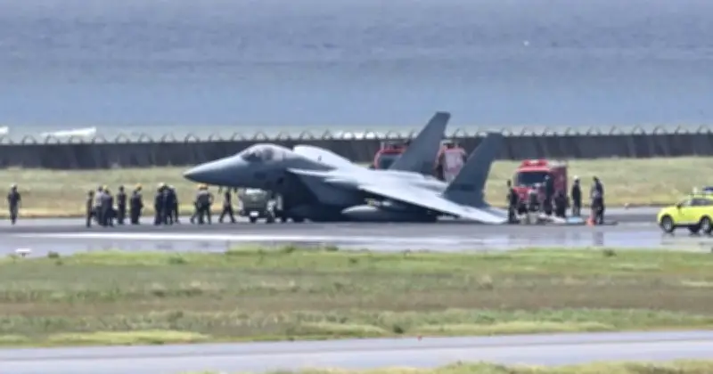 那覇空港のF15事故、パイロットが着陸後に「緊急事態」宣言