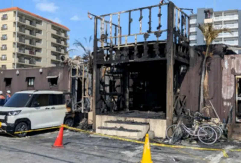 北谷町の宿泊施設火災　搬送された男性の身元判明