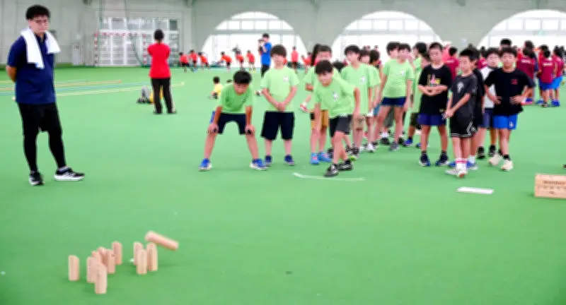 福島・鏡石町の児童とモルックで交流 北谷町スポーツ少年団がスポレク大会