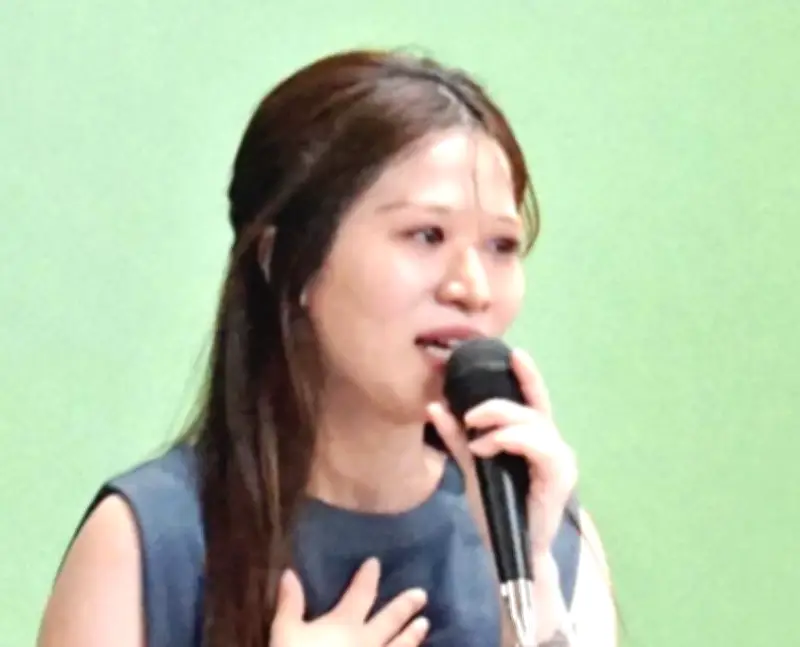 祖父の戦争体験を語る比嘉恵理香さん、母校で講演　［戦後81年］