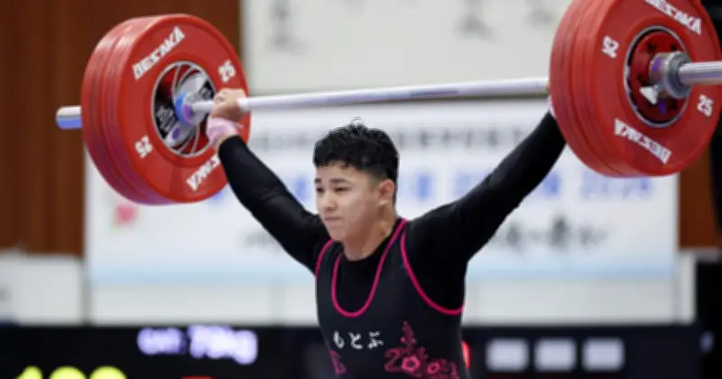 本部高３年・比嘉功が重量挙げ男子79キロ級で全国高校総体初優勝、スナッチ・ジャーク・トータル全て制す