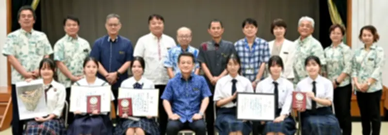 高文祭入賞を報告　半嶺県教育長らに　弁論優秀賞の大城さんら