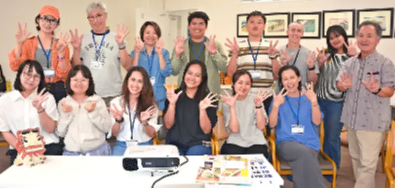 日本語学ぶ留学生が交流会 沖縄市の学校で景色や食べ物を画像で紹介
