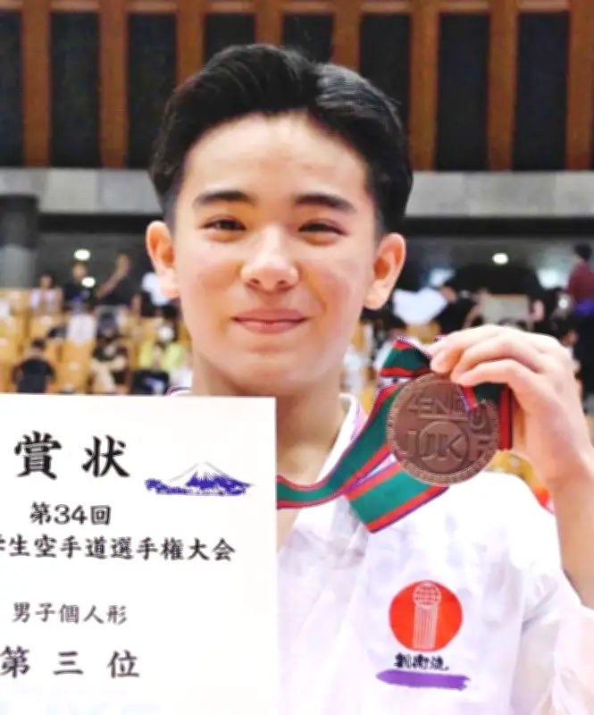 全国中学空手道、男子個人形で永山陽向が3位 喜友名大里龍鳳館