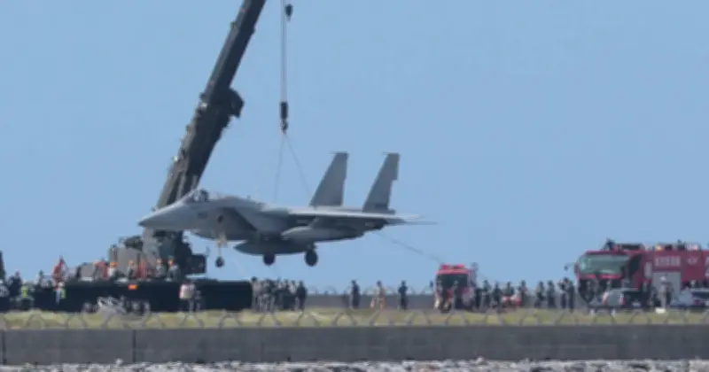 那覇空港の滑走路、閉鎖解除へ　F15機を移動、民間機に遅れ