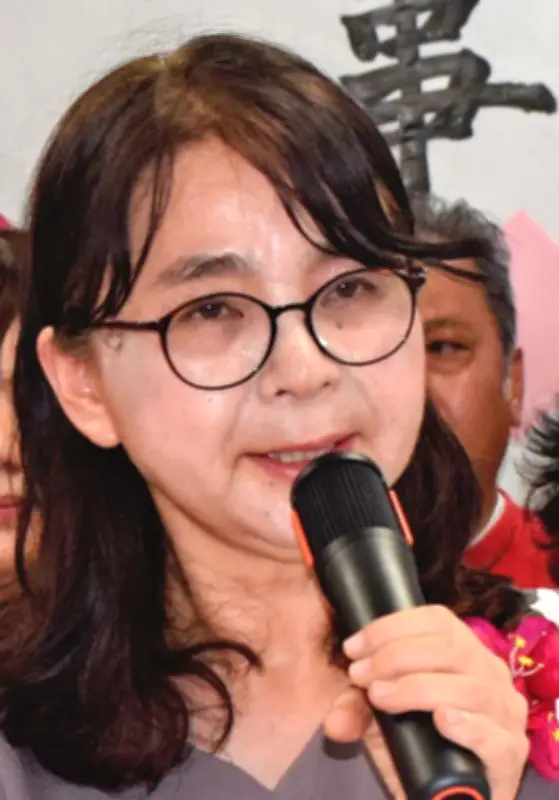高岡直子氏が県議補選に立候補表明「玉城県政支える」