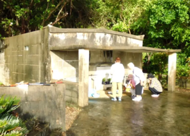 旧盆前に墓地清掃「七夕」 宮古島市各地で祖先を思い汗