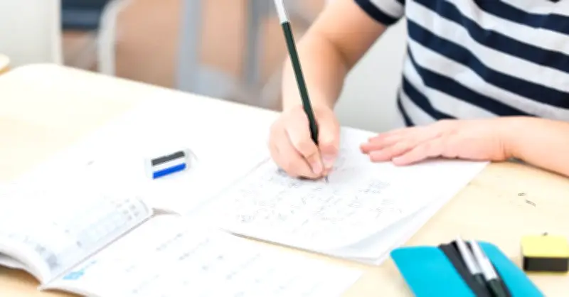 沖縄の子供「勉強しない」「30分未満」増加、ICT活用は全国上回る