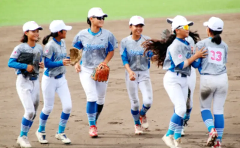 沖縄ガールズが県勢初の決勝進出 連日の逆転劇で全国女子学童野球