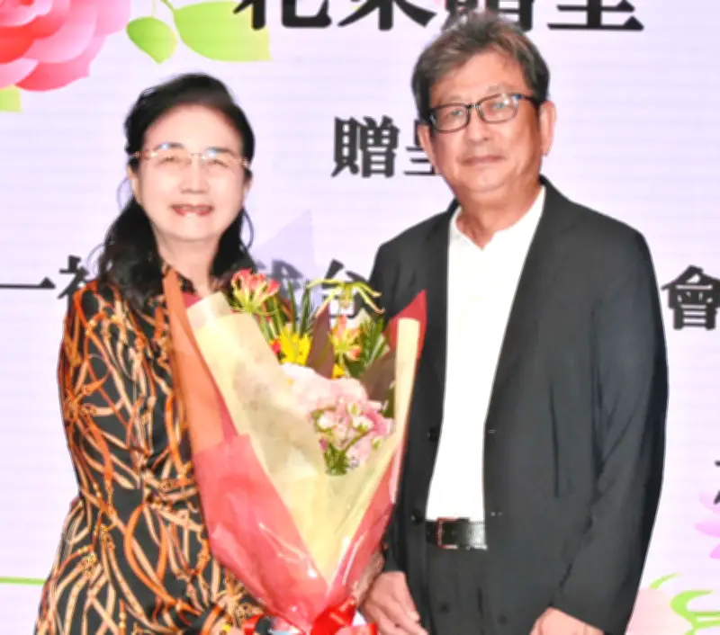 新垣旬子氏の県産業振興公社理事長就任を祝い激励会 関係者140人