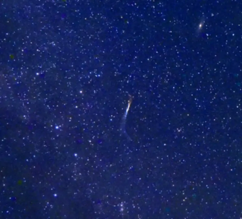 石垣島の夜空に赤と緑の「流星痕」 元天文台長が撮影