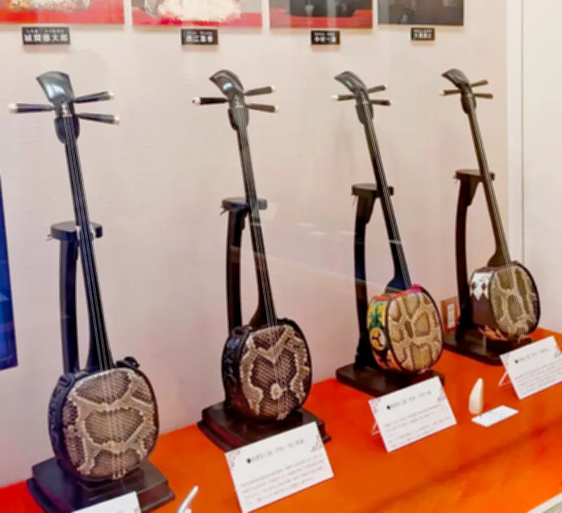 人間国宝4人の三線展示　浦添・国立劇場おきなわで来月23日まで