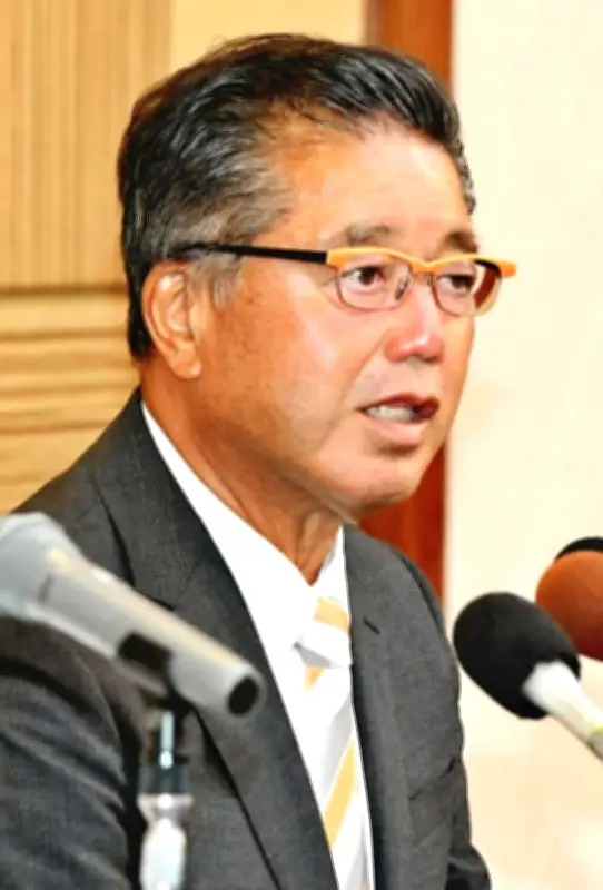 下地氏、知事選取り下げ 自民と政策合意 鉄軌道5年めど盛り込む