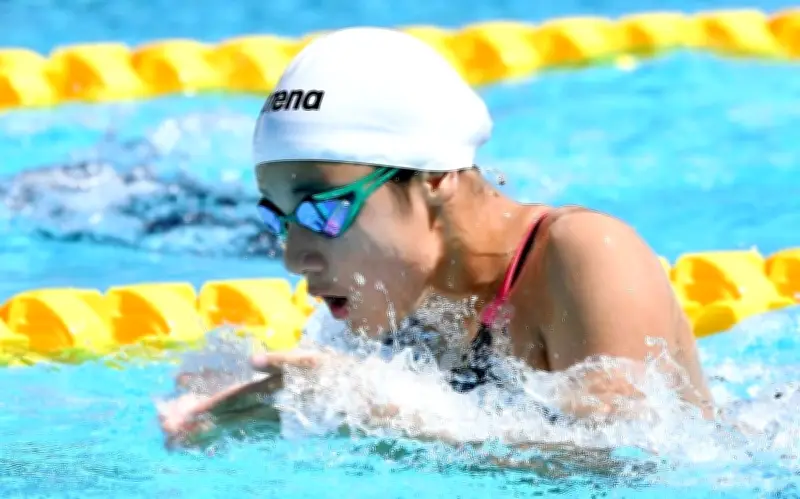 平良美愛梨が100m平泳ぎ県小学新記録、50mも大会新