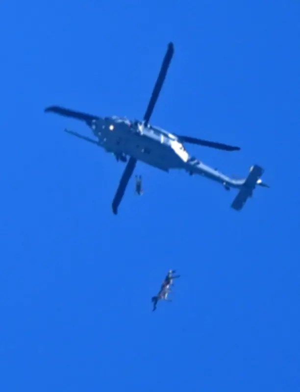 台風通過直後の嘉手納基地で米軍がパラシュート降下訓練、周辺自治体は中止求める