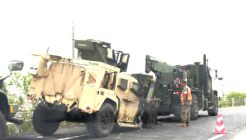 沖縄道で米軍車両が炎上、鎮火まで約40分 海兵隊員2人にけがなし 金武－石川ICで渋滞