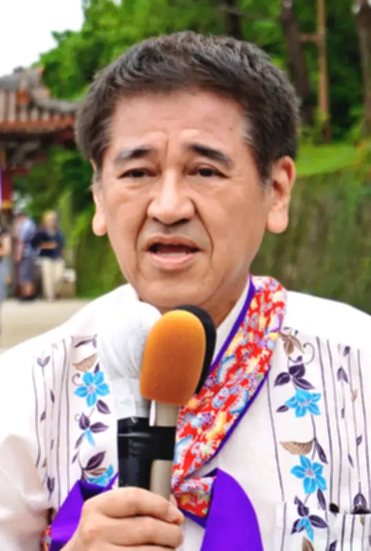 琉球独立主張の屋良朝助氏が出馬表明 首里城守礼門前で第一声
