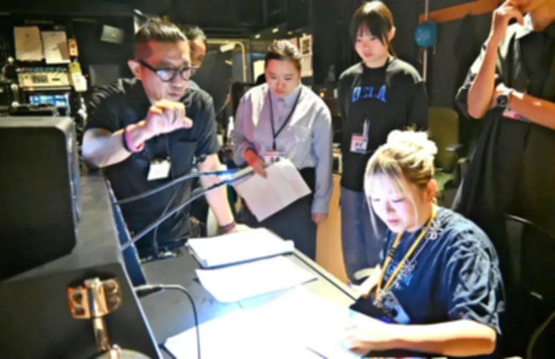 若者らが舞台裏の仕事を体験　那覇文化芸術劇場で技術体験会