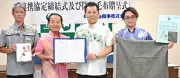 青山商事、不用衣類で作った防災毛布100枚を名護市に寄贈 連携協定も締結