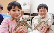アダン葉で玩具作り、石垣の児童14人がウマグヮーや指ハブ制作「玄関に飾りたい」