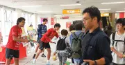 FC琉球、ゆいレール駅で開幕戦と花火プロジェクトの来場呼びかけ