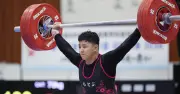 本部高３年・比嘉功が重量挙げ男子79キロ級で全国高校総体初優勝、スナッチ・ジャーク・トータル全て制す