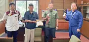 伊平屋村のライスセンター稼働、ＪＡ支店長が村長に報告