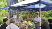 宮古島市で現在の宮古空港から出撃した神風特攻隊第３龍虎隊の慰霊祭、約20人が参列し戦没者に手を合わせた